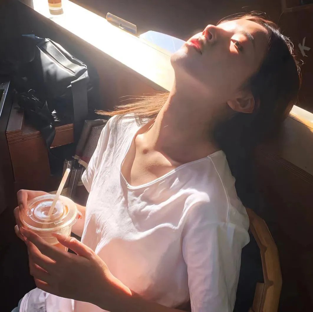 闹剧谜案